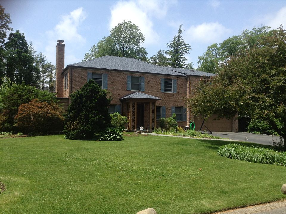 1st image of 2 School House Ln