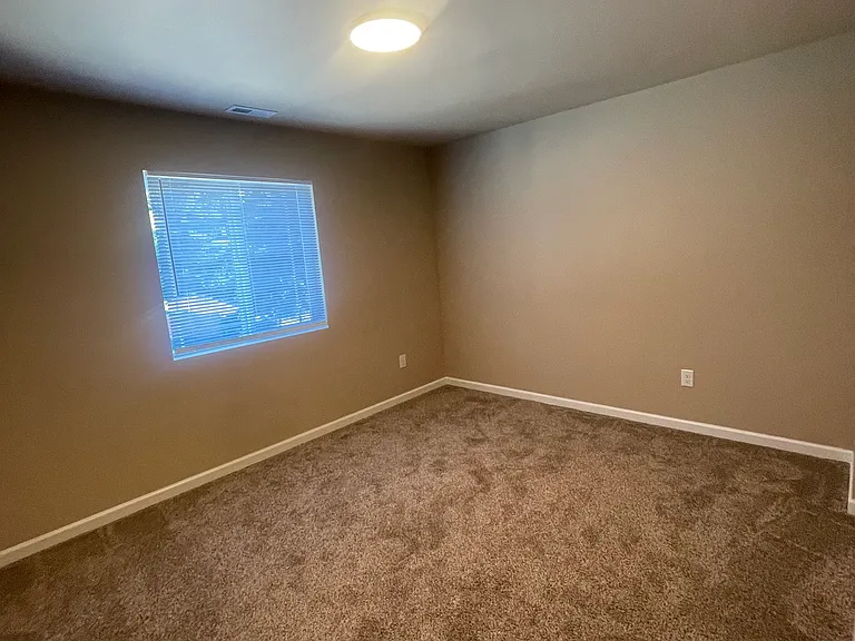 672 Hansen St SE #A — Photo 11
