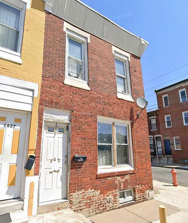 1st image of 1625 W Victoria St
