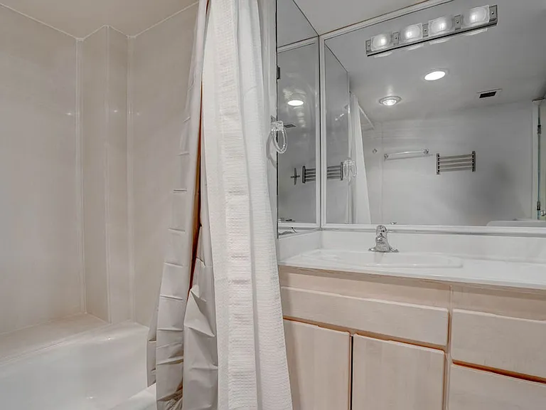 3111 Bel Air Dr #3A — Photo 23