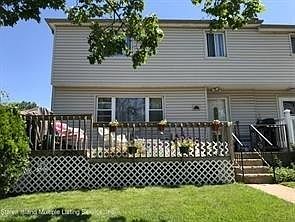 1st image of 523 Willow Rd E