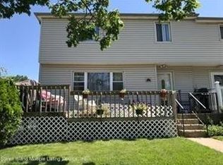 523 Willow Rd E, Staten Island, NY