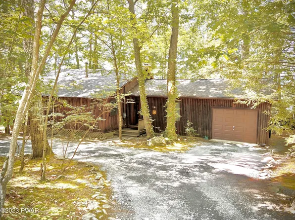 161 E Maheli Dr, Dingmans Ferry, PA 18328