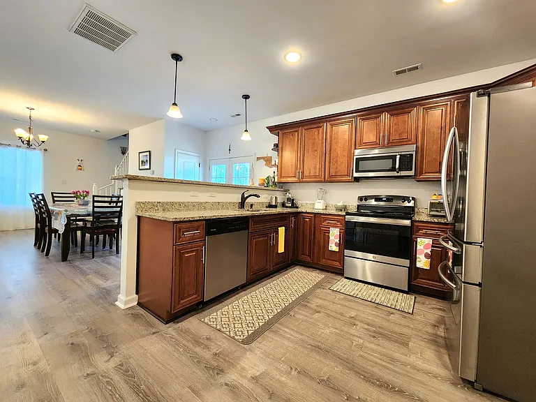 232 Woodview Ave — Photo 5