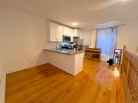 Rented by Capri Jet Realty Corp | media 2