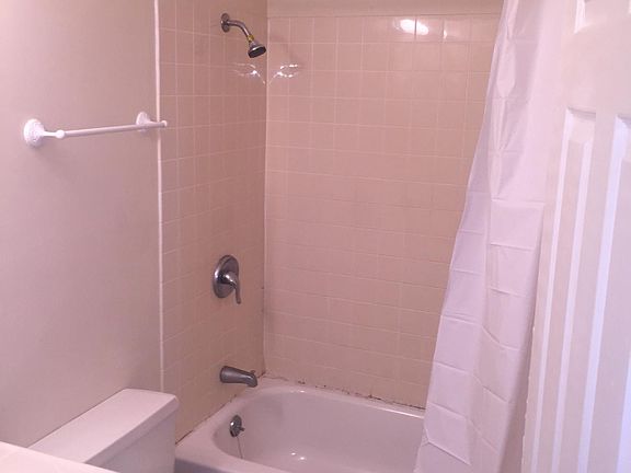 3rd image of 1911 Ashbrook Dr