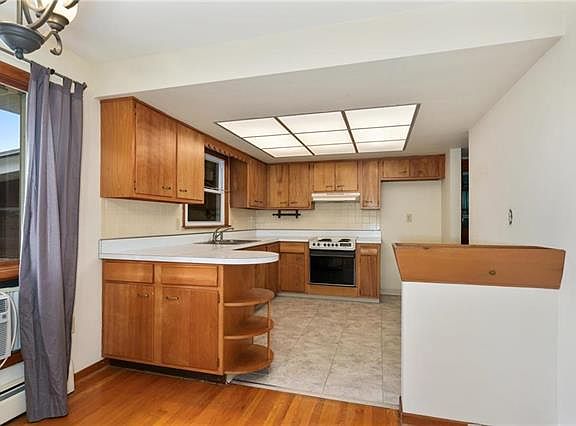 2nd image of 400 Dana St