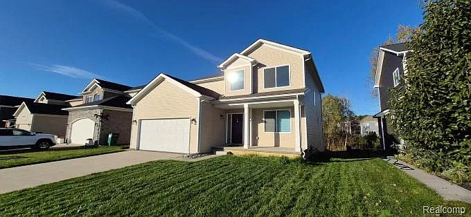 4 bed, 2.5 bath, 2205 sqft, $2,600 — Photo 2