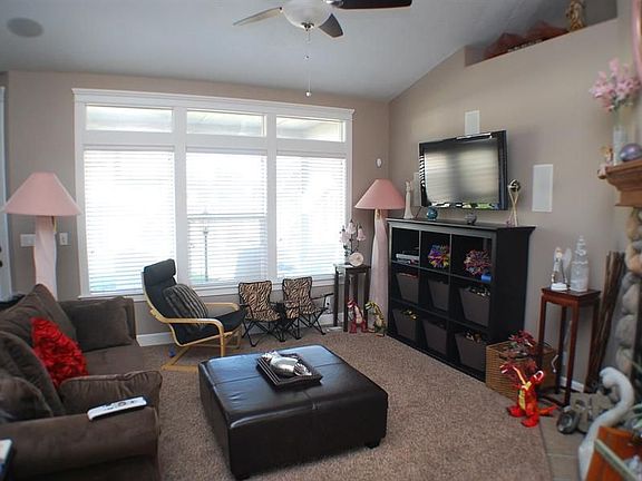 3rd image of 642 W Yosemite Dr