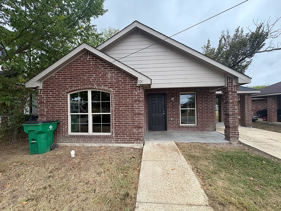 704 Perry Ave
