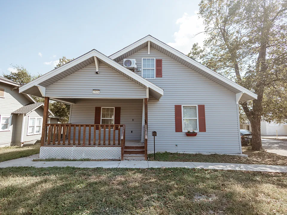2324 Bosque Blvd