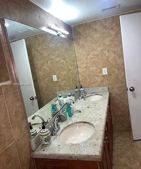 7410 SW 82nd St #K206 — Photo 12