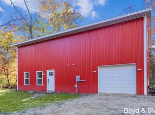 8395 Maple Hill Rd, Howard City, MI 49329