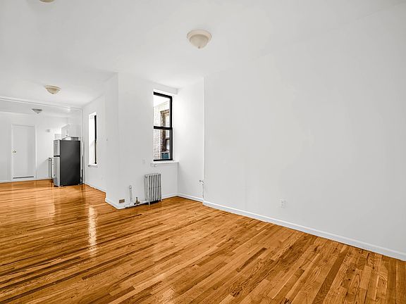 3rd image of 176 E 81st St #5E