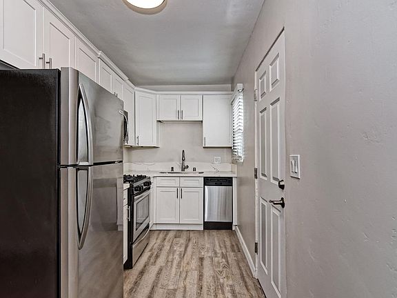 5th image of 956 22nd St