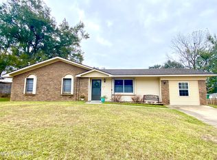 2112 Crestwood Dr, Picayune, MS 39466