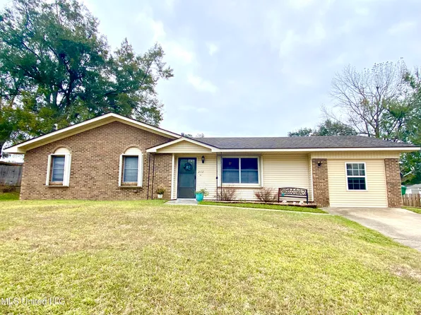 2112 Crestwood Dr, Picayune, MS 39466