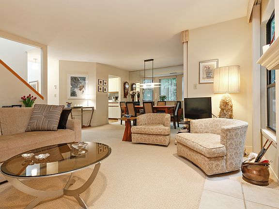 4th image of 171 Horseshoe Cir #1
