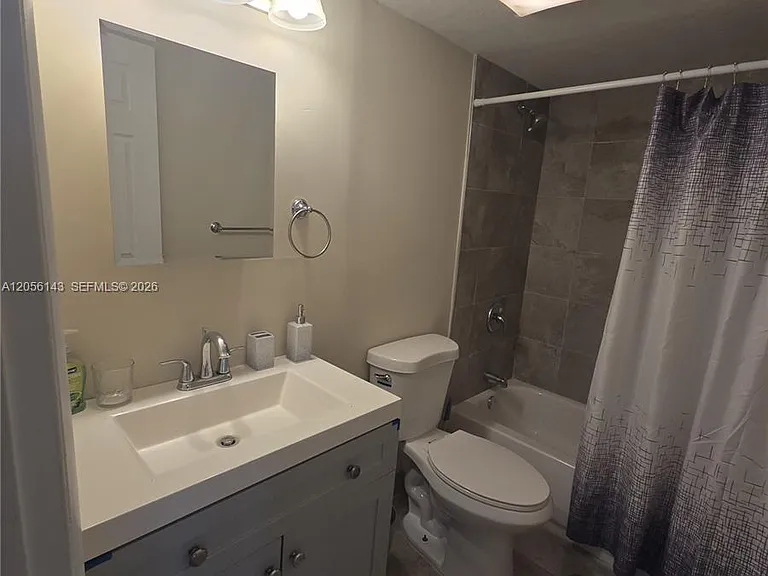 2025 NE 164th St #309 — Photo 7