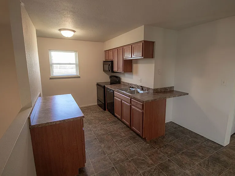 1007 W Ash St — Photo 7