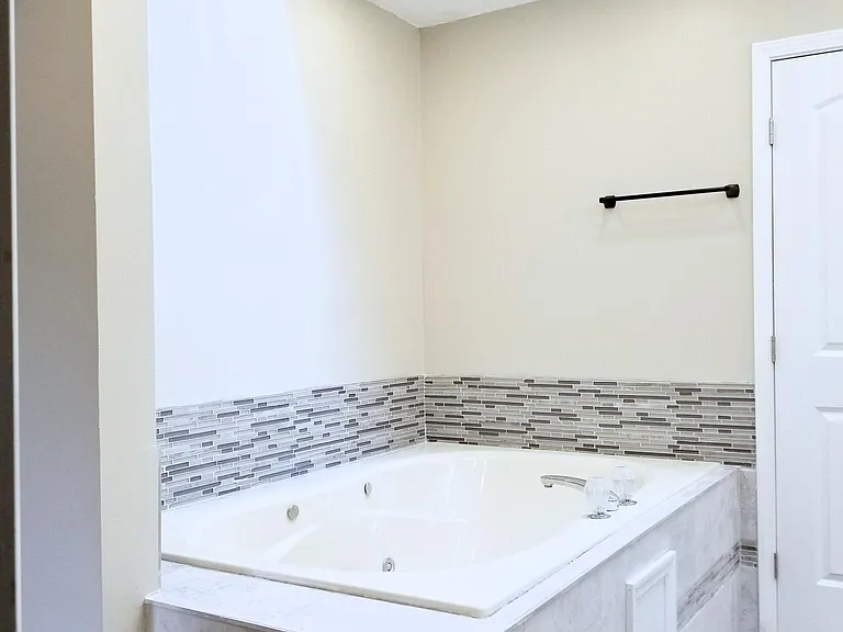 7203 Shady Nelms Dr — Photo 18