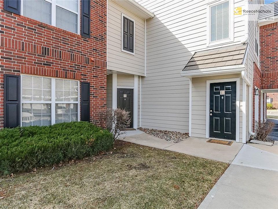 Welcome home to this beautifully maintained 2 bedroom 1 bath home in the heart of Leawood.  An upgraded thick tile roof was installed by the HOA in 2015.