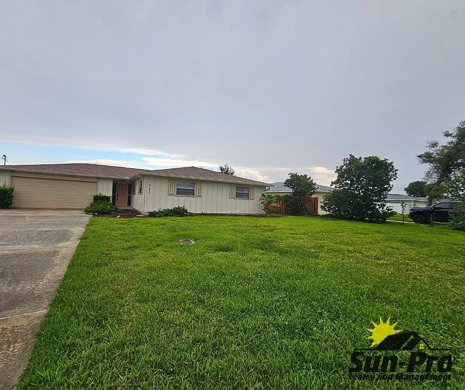 3 bed, 2.0 bath, 1541 sqft, $2,295 — Photo 2