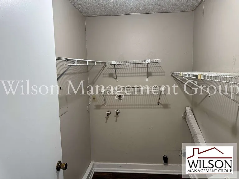 10039 Massey St — Photo 6