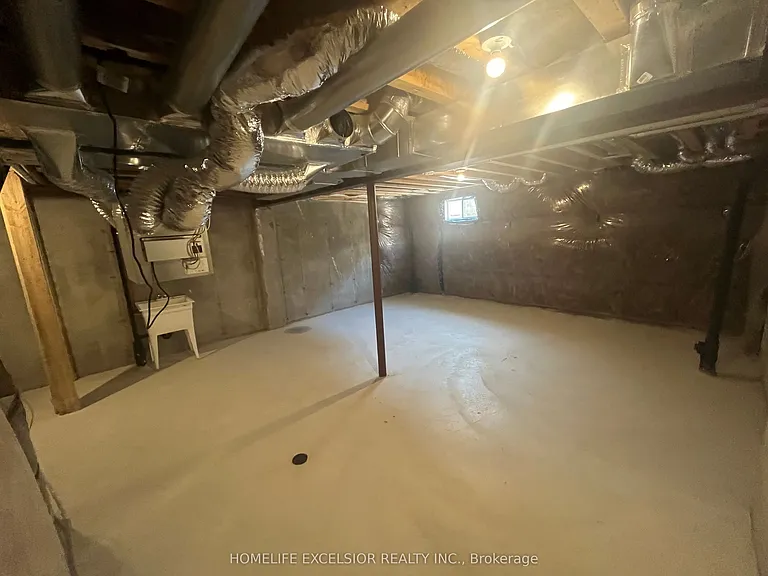 974 Crowsnest Holw — Photo 13