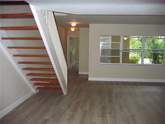 4th image of 1437 NW 124th Ave