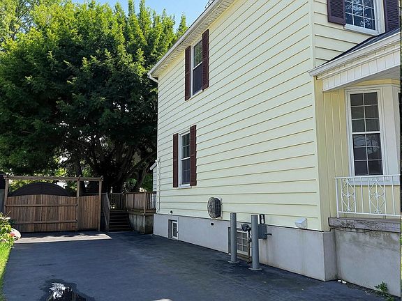 2nd image of 386 Russell St S