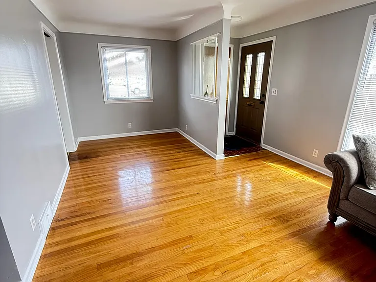 4176 Williams St — Photo 8