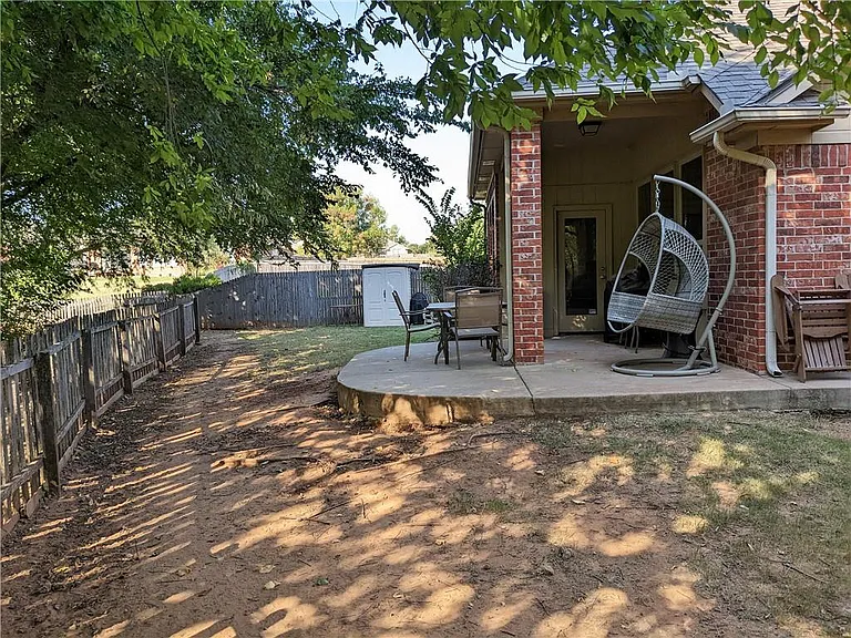 2508 Black Oaks Cir — Photo 21