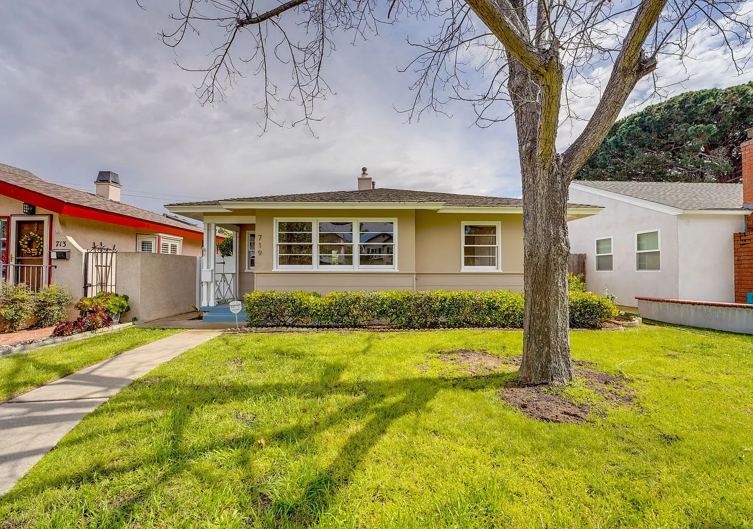 Cute-as-a-Button Coronado "Palmer" Home in a Fabulous School-Side Location Coronado Village — Photo 2