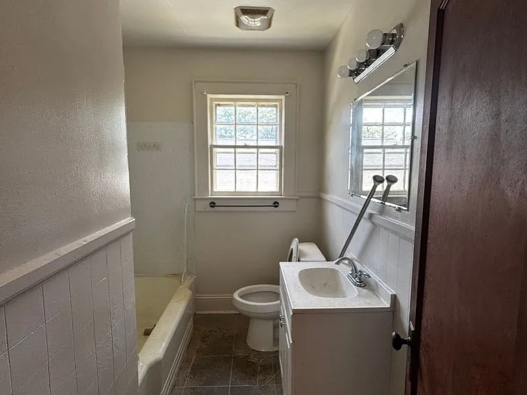 810 Kings Rd — Photo 14