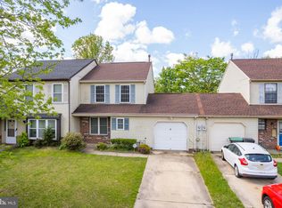 8 Hamlet Ct, Sicklerville, NJ 08081