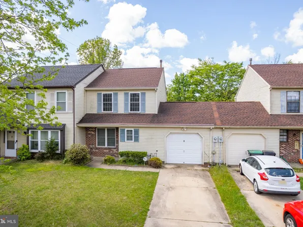 8 Hamlet Ct, Sicklerville, NJ 08081