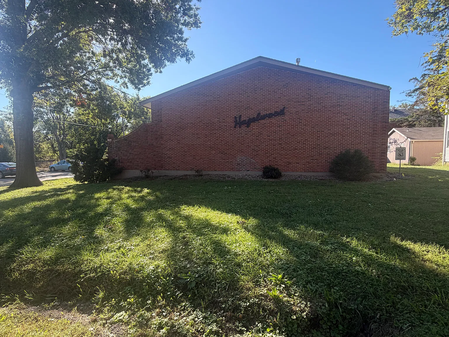 1902 S Harris Ave — Photo 1