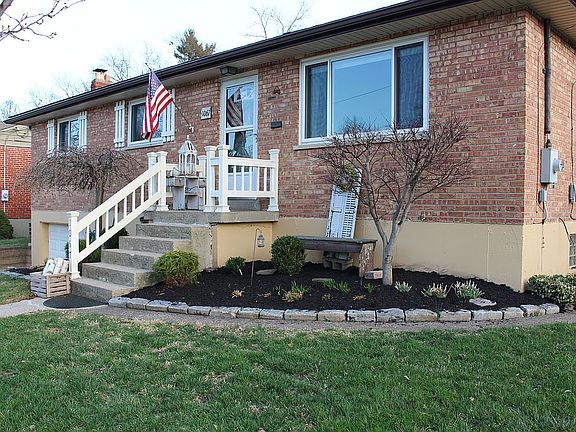 3rd image of 1067 Pelican Dr