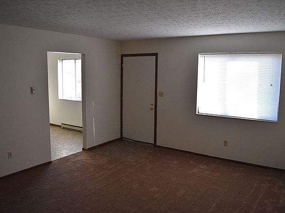 4th image of 179 Hermann St
