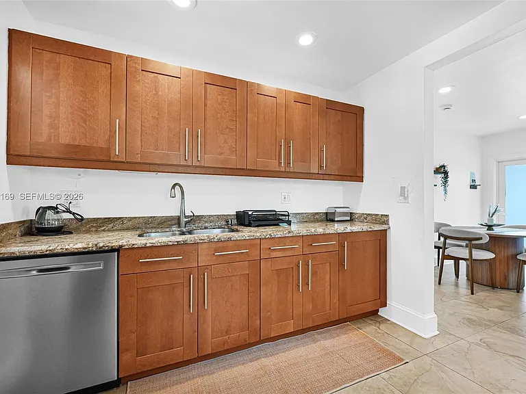 1328 N Andrews Ave — Photo 9