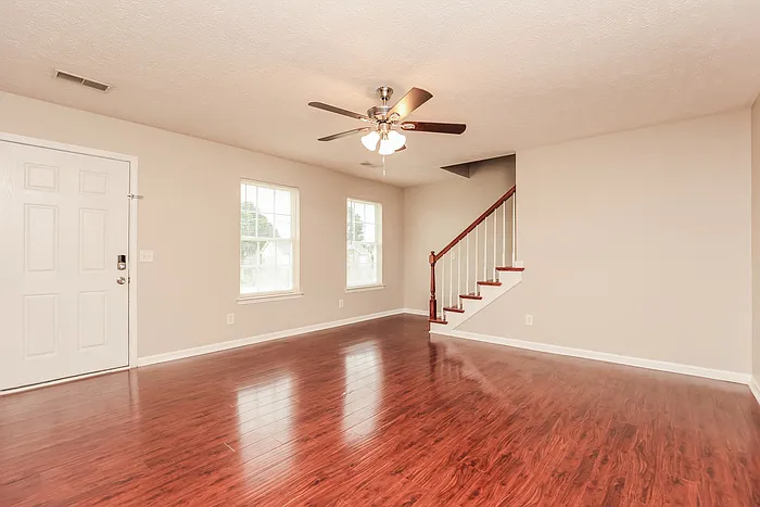 534 Wildwood Dr — Photo 5