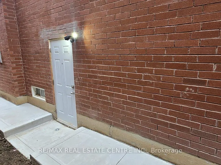 1 Nairn Cir #389 — Photo 3