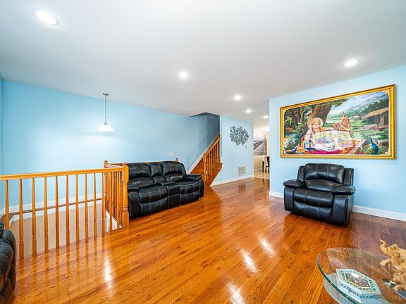 5th image of 235 Laidlaw Ave