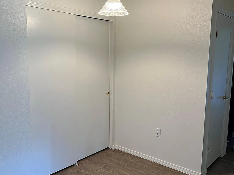 Classic unit 2 Bed dining area