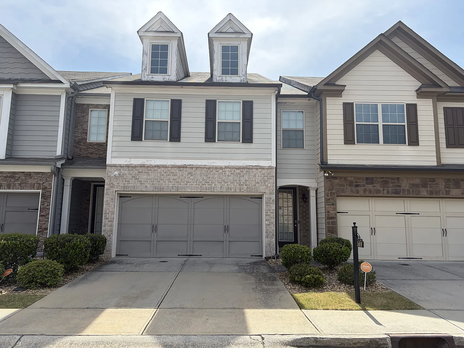 3 bed, 3.5 bath, 2022 sqft, $2,395 — Photo 1