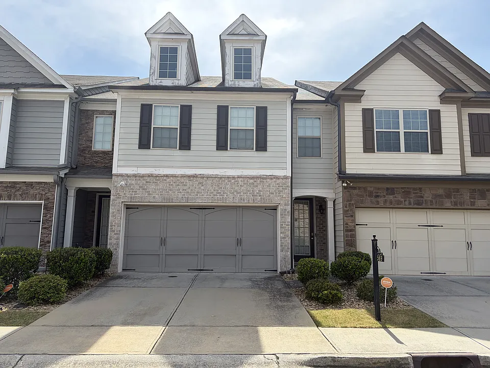5697 Radford Loop