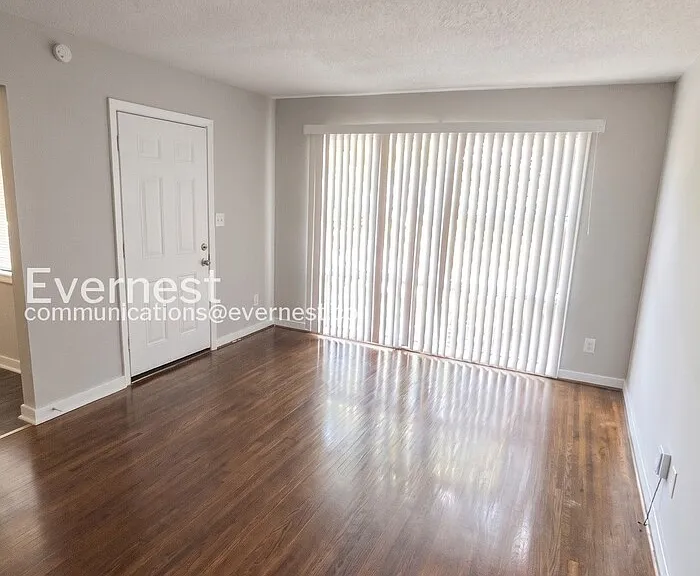 224 13th Ave NE — Photo 5