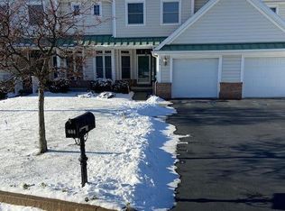 404 Thackeray Close, Moosic, PA 18507