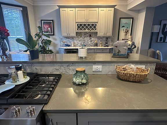 3rd image of 102 Julie Dr